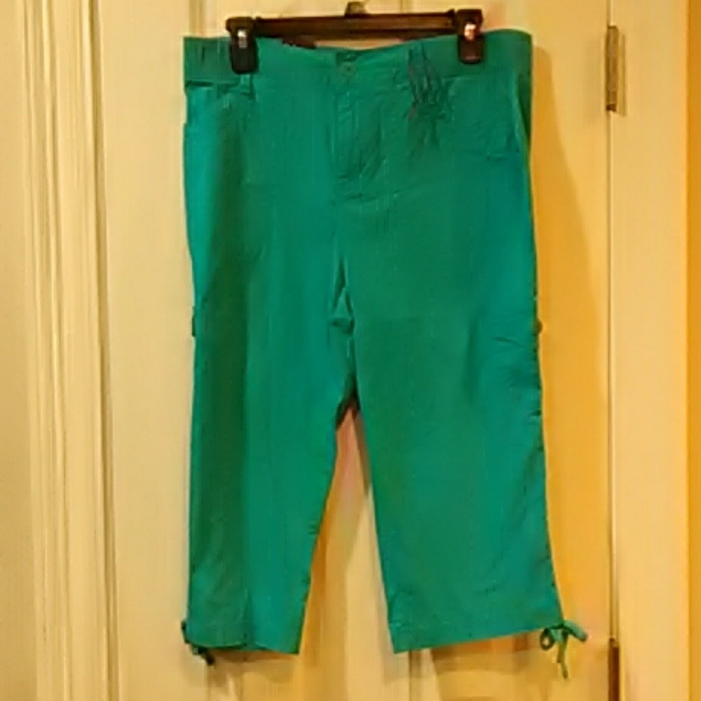 Gloria Vanderbilt capri pants NWT